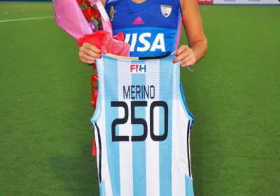 La mejor jugadora del mundo, Delfina Merino con la camiseta con los 250 partidos con Las Leonas